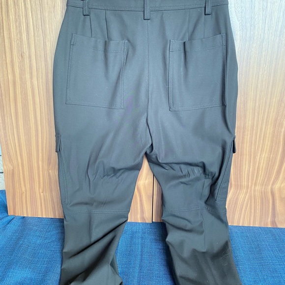 Banana Republic- Black tapered cargo pant - Picture 2 of 5